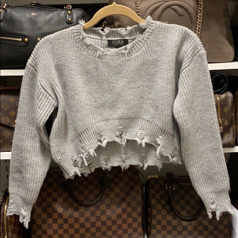 Cropped destroyed hem knitted sweater